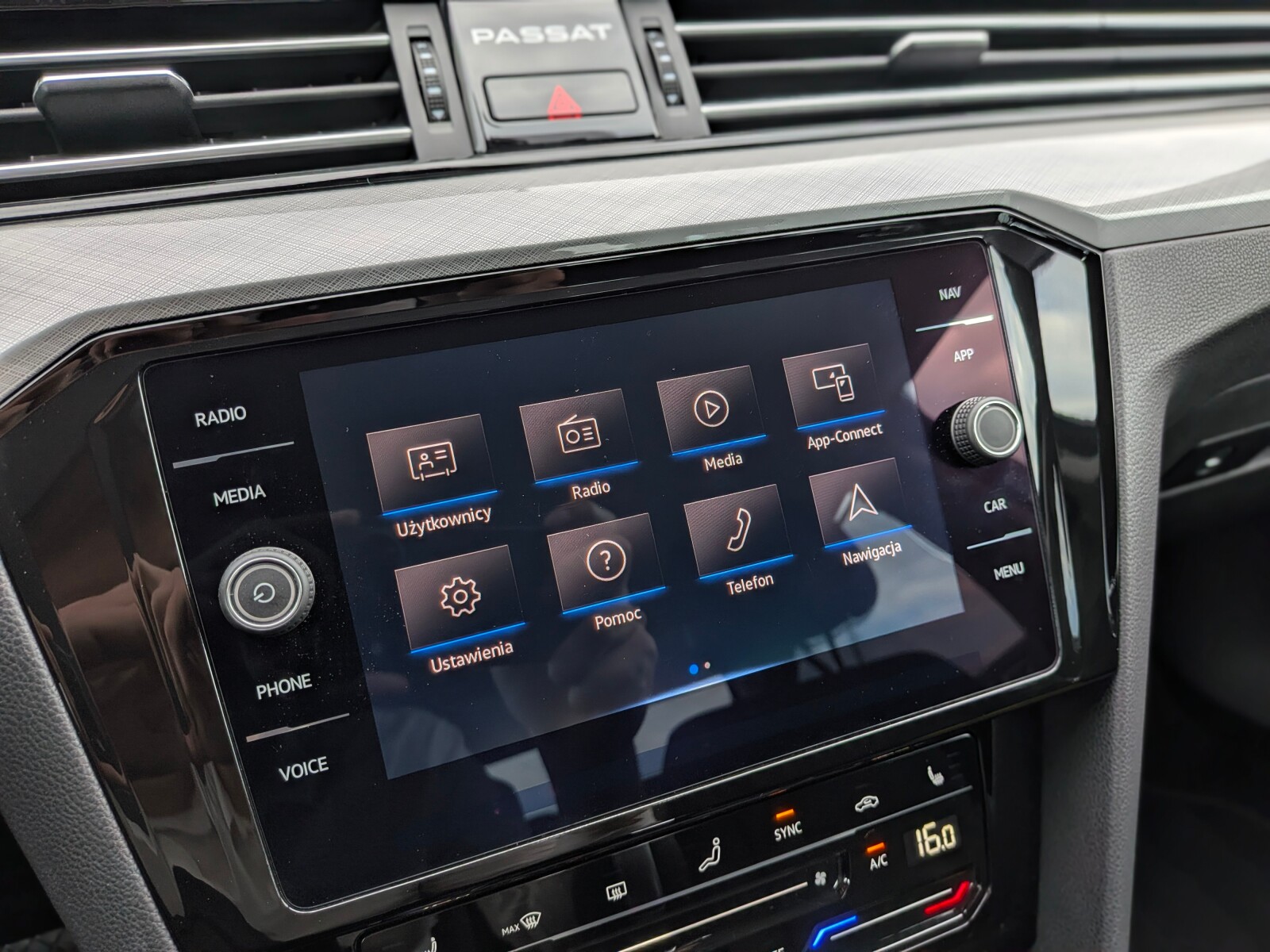 Volkswagen Passat - zdjęcie 21