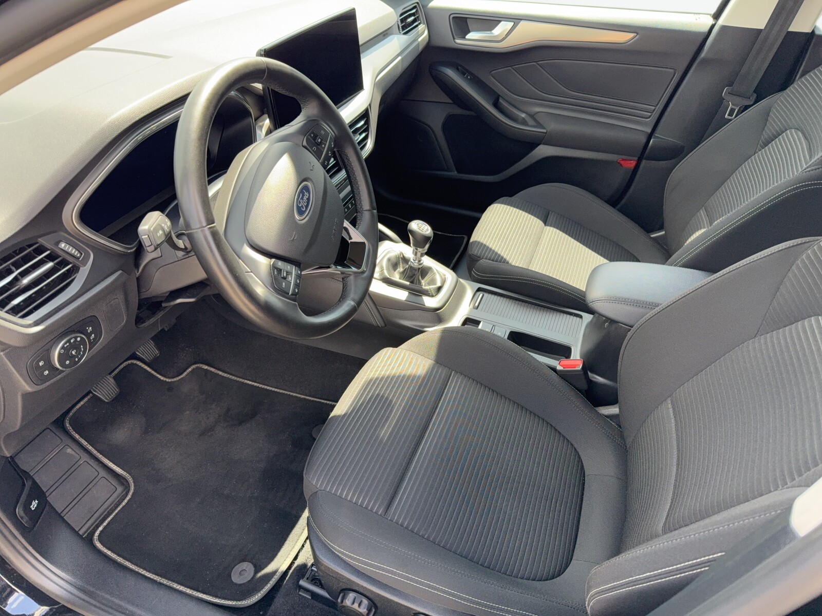 Ford Focus - zdjęcie 9