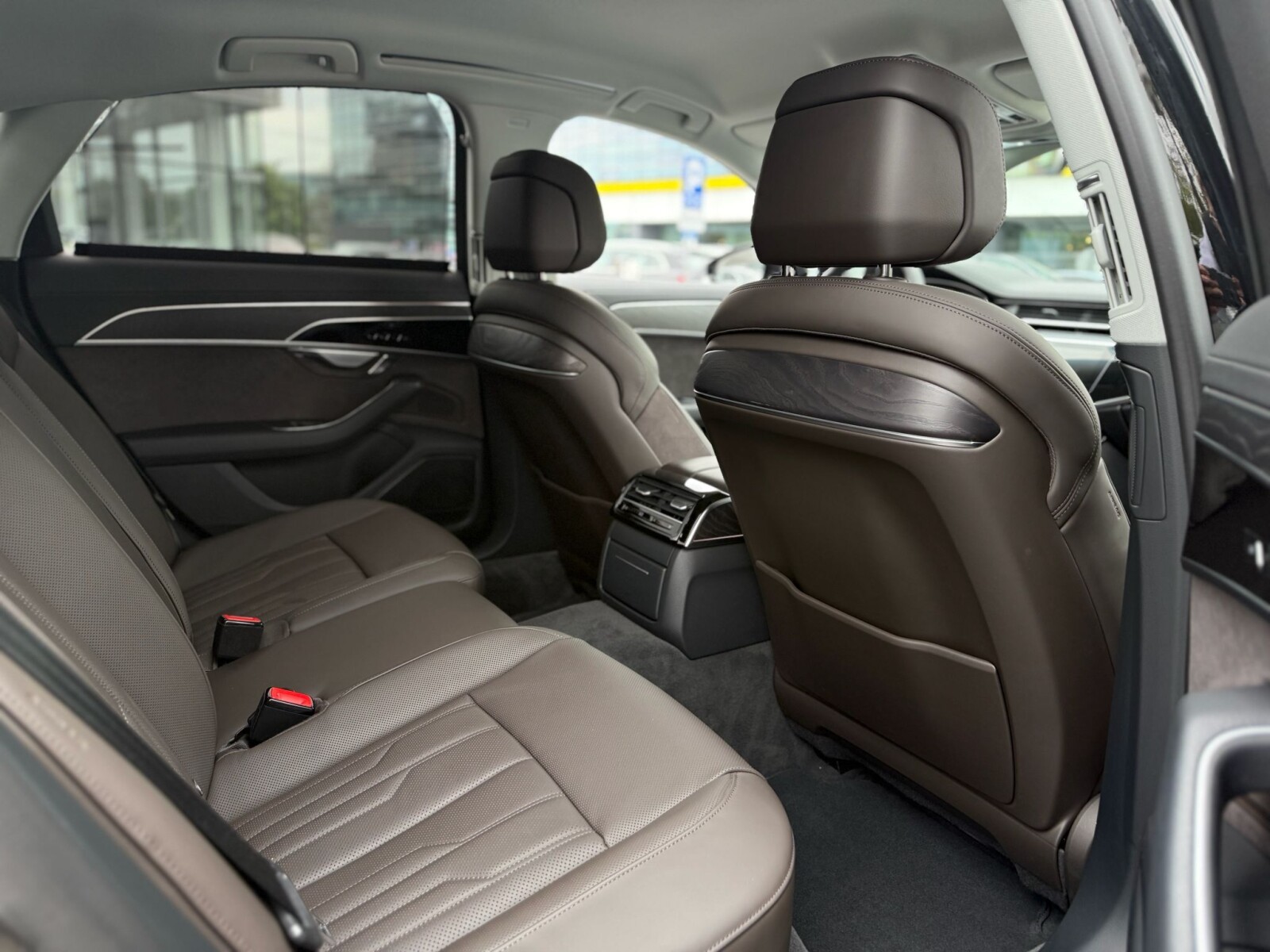 Audi A8 - zdjęcie 17