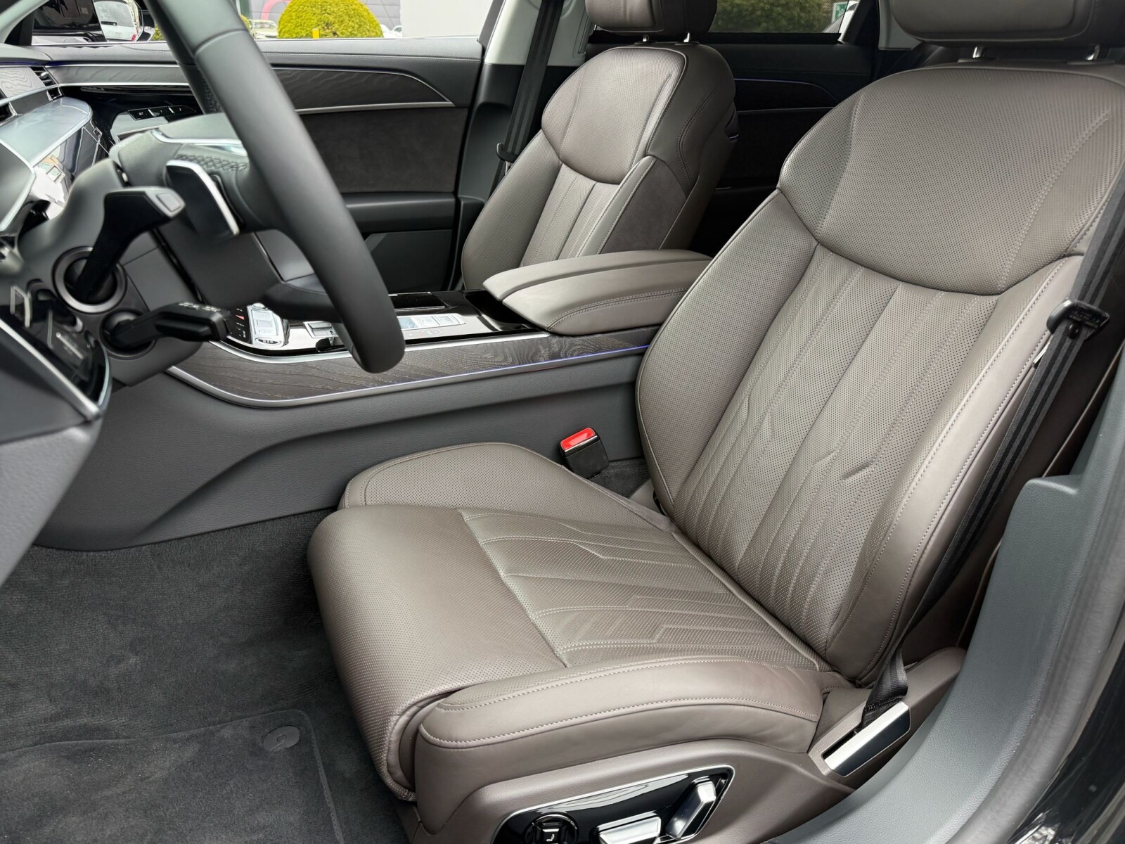 Audi A8 - zdjęcie 14