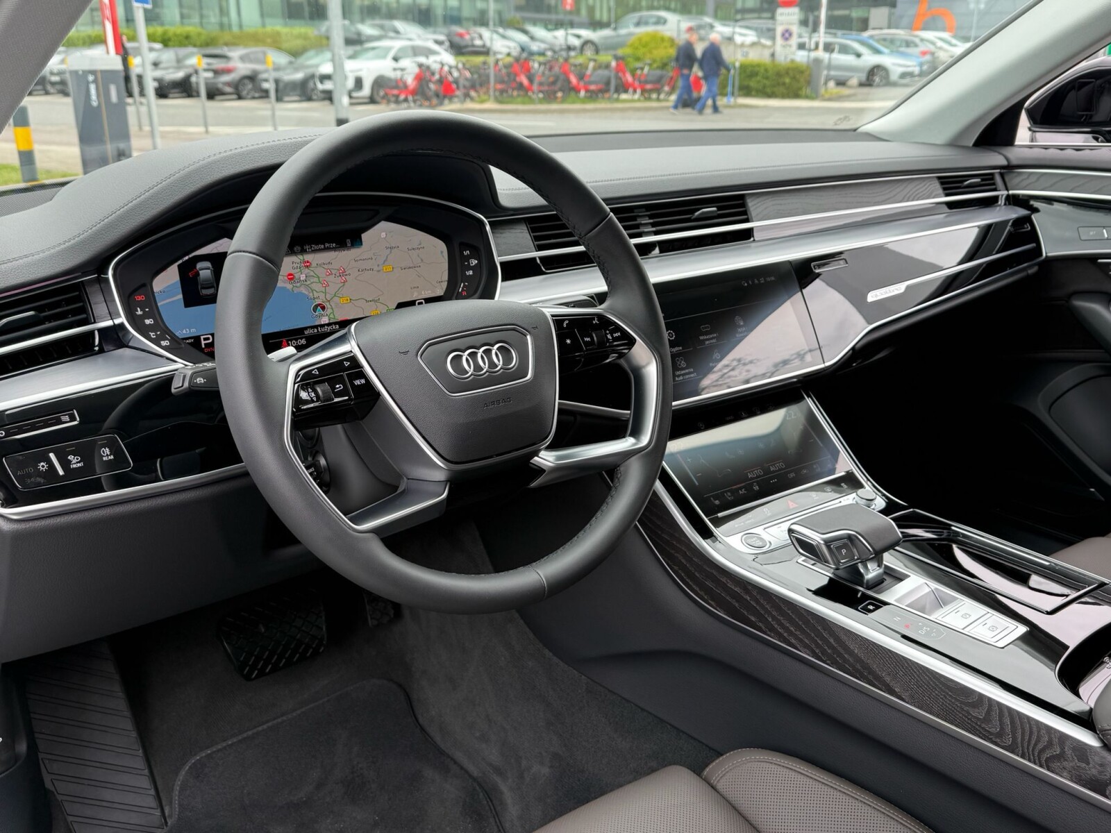 Audi A8 - zdjęcie 12