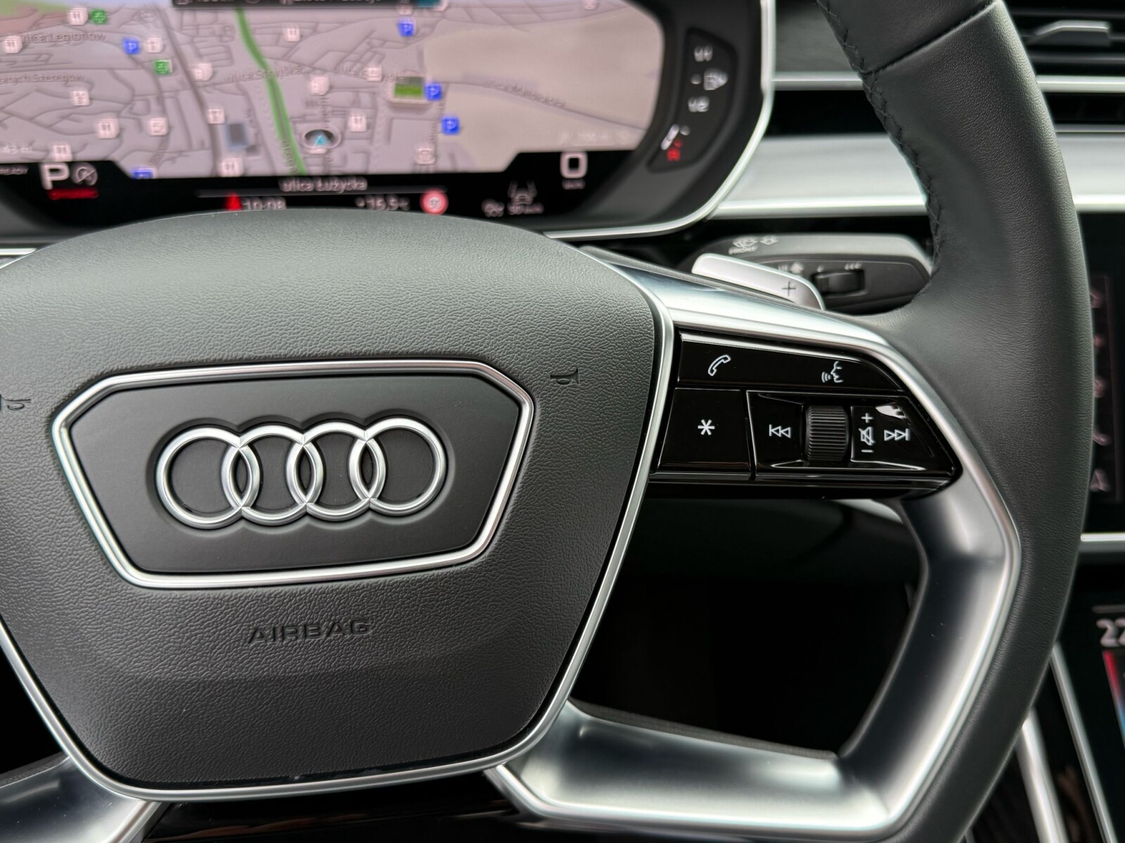 Audi A8 - zdjęcie 23