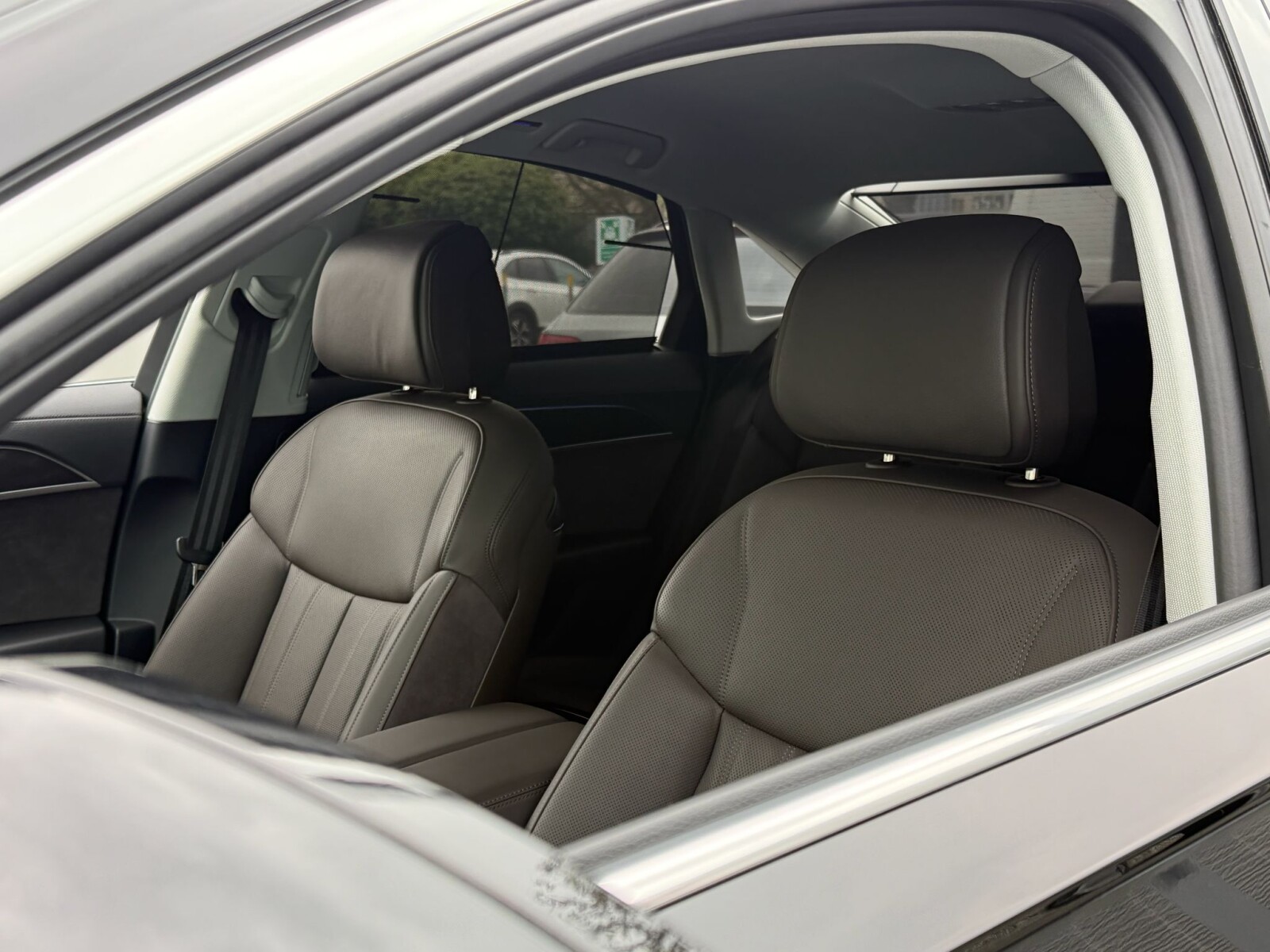 Audi A8 - zdjęcie 13