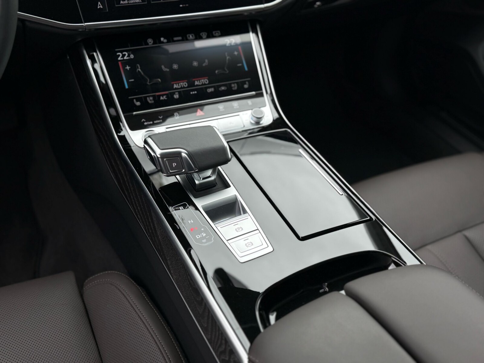Audi A8 - zdjęcie 29