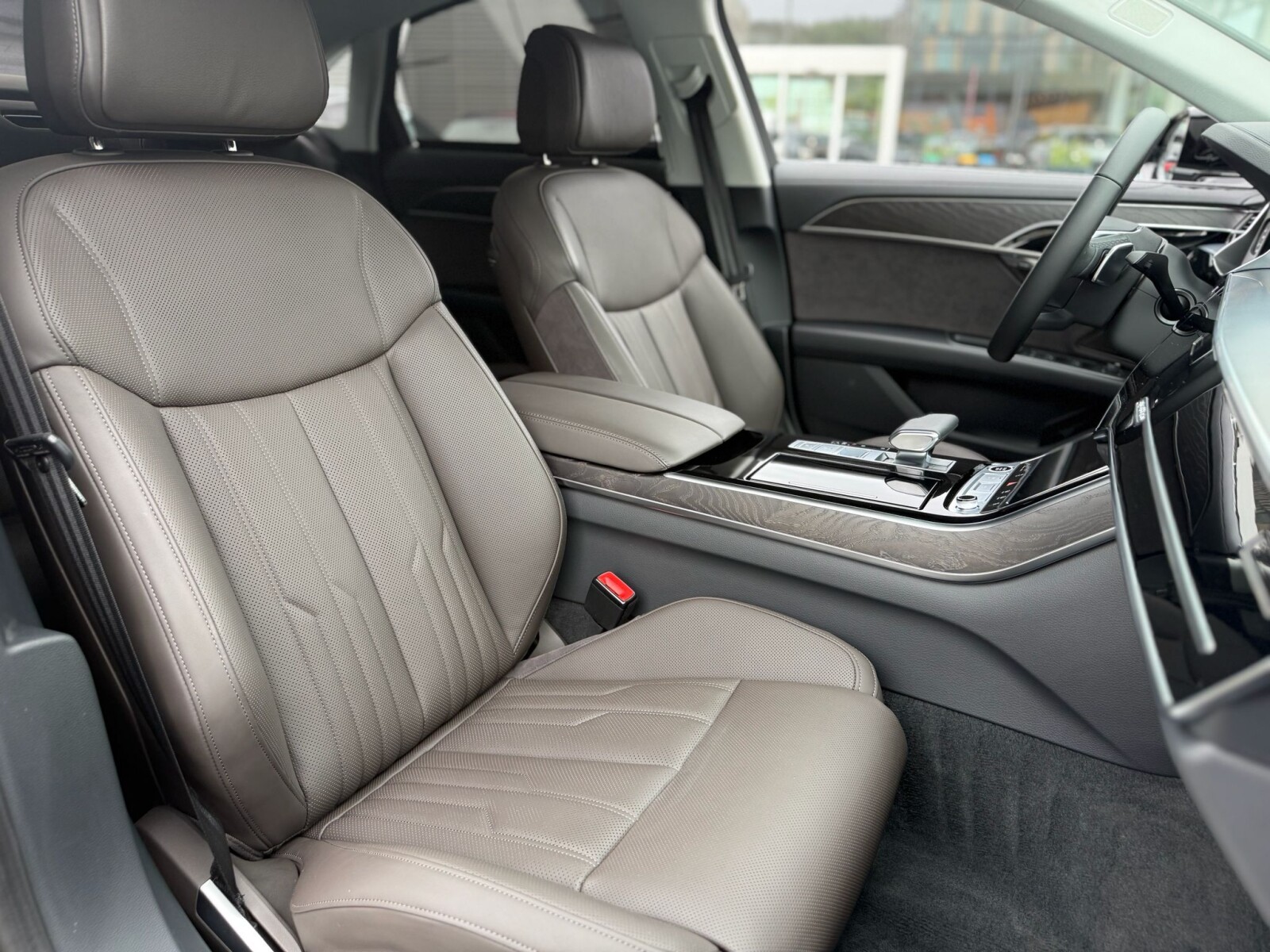 Audi A8 - zdjęcie 19