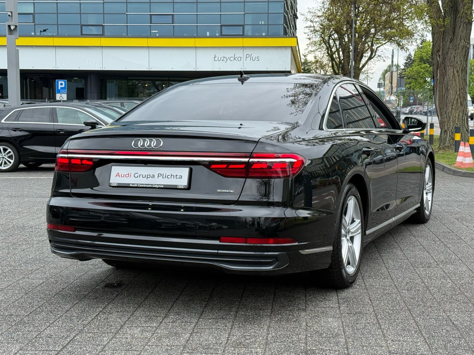 Audi A8 - zdjęcie 10