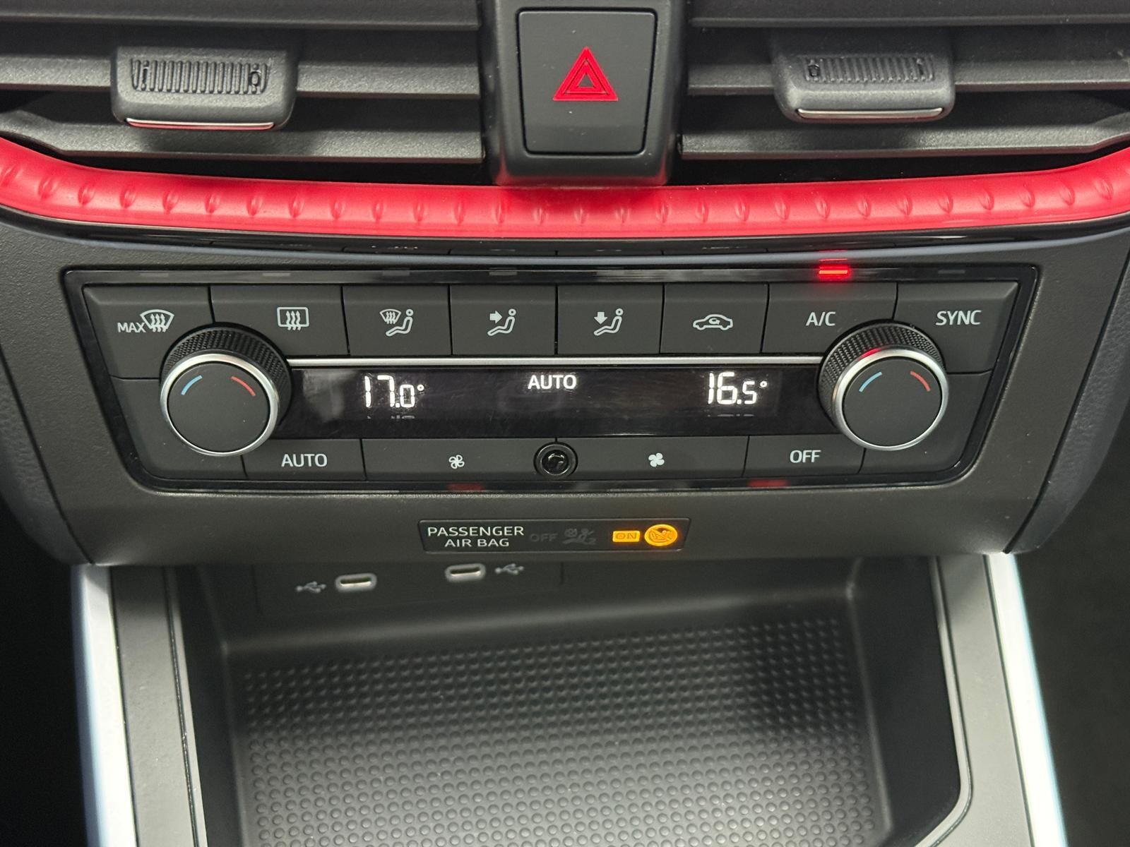 Seat Arona - zdjęcie 24