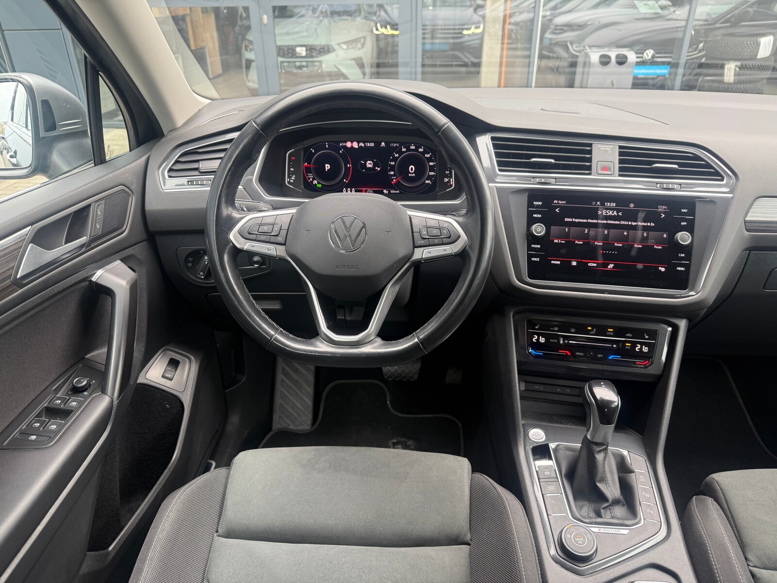 Volkswagen Tiguan Allspace - zdjęcie 10