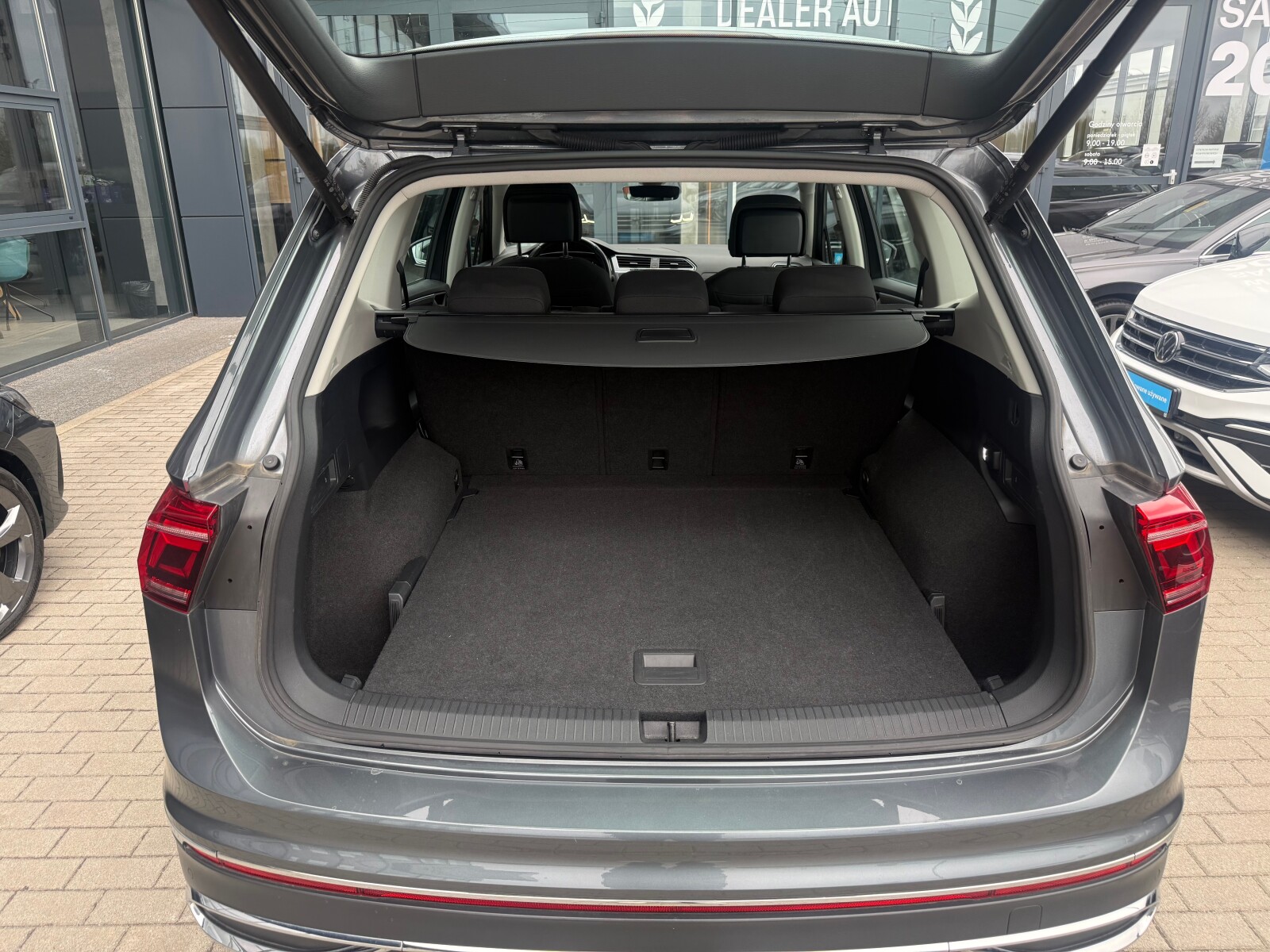 Volkswagen Tiguan Allspace - zdjęcie 20