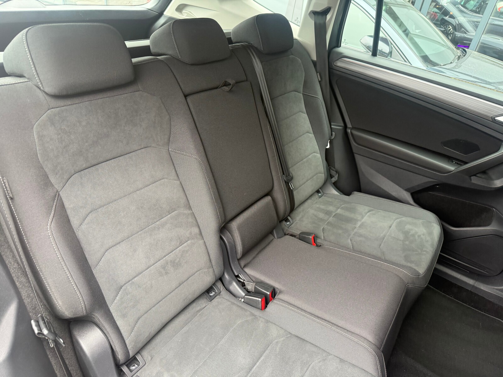 Volkswagen Tiguan Allspace - zdjęcie 16