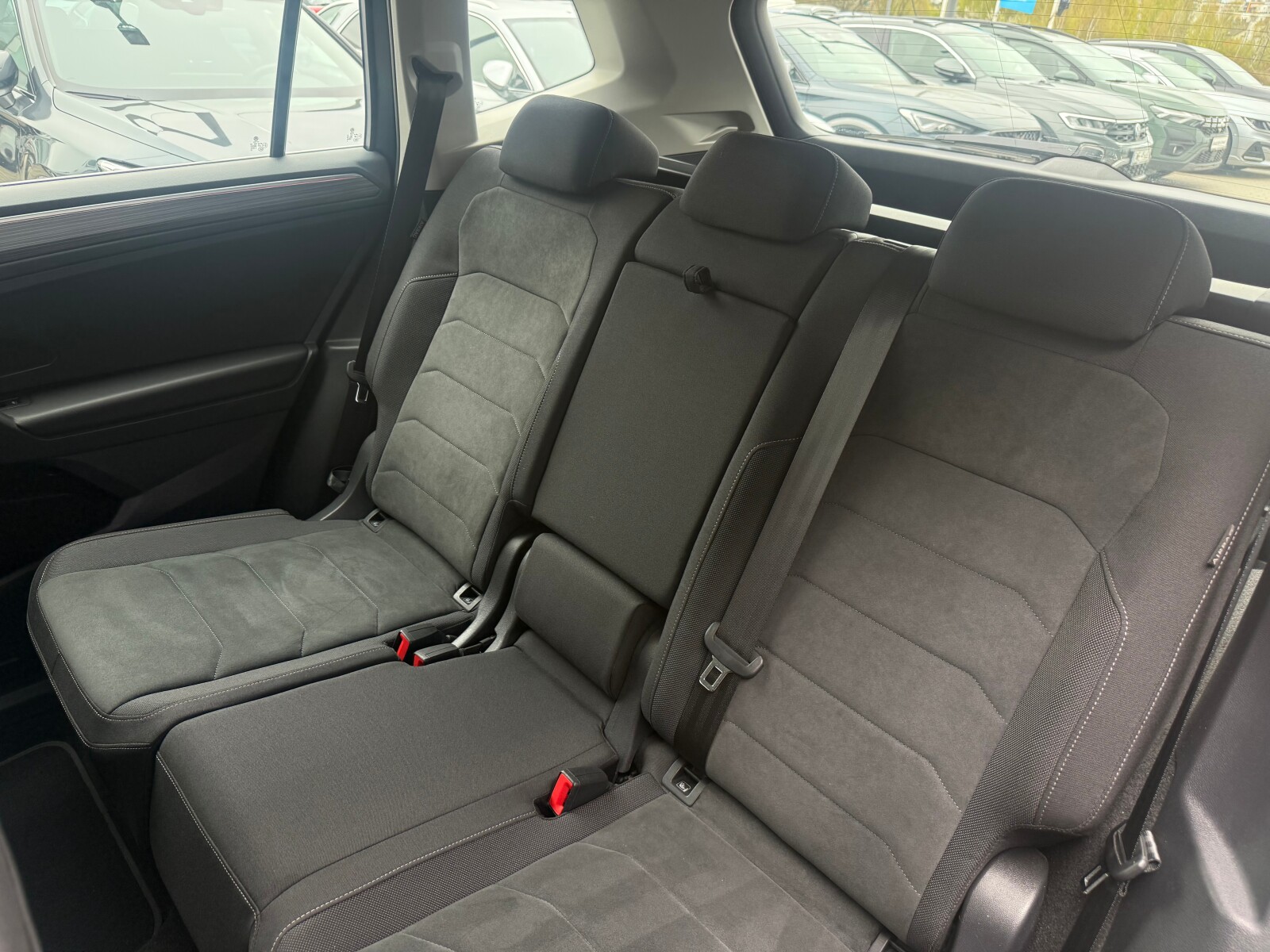 Volkswagen Tiguan Allspace - zdjęcie 14