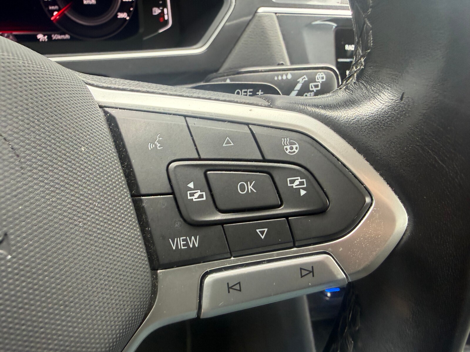 Volkswagen Tiguan Allspace - zdjęcie 25