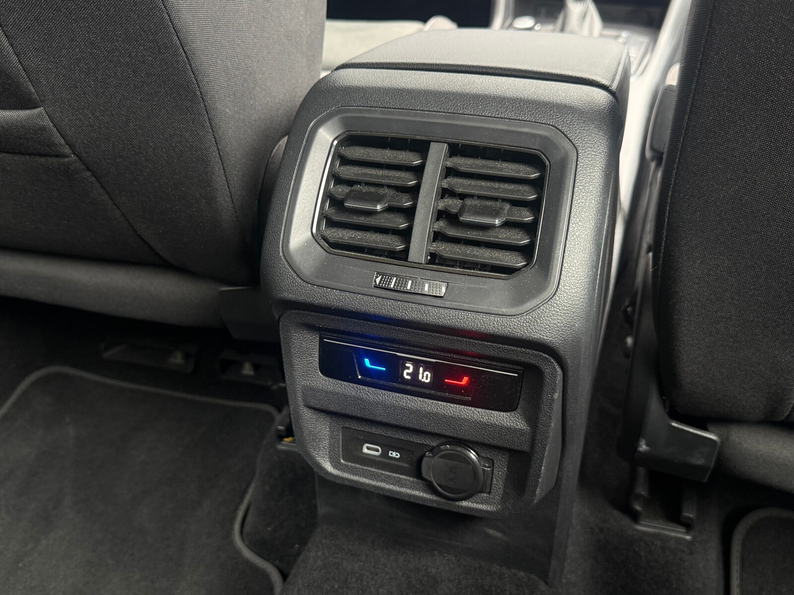 Volkswagen Tiguan Allspace - zdjęcie 19