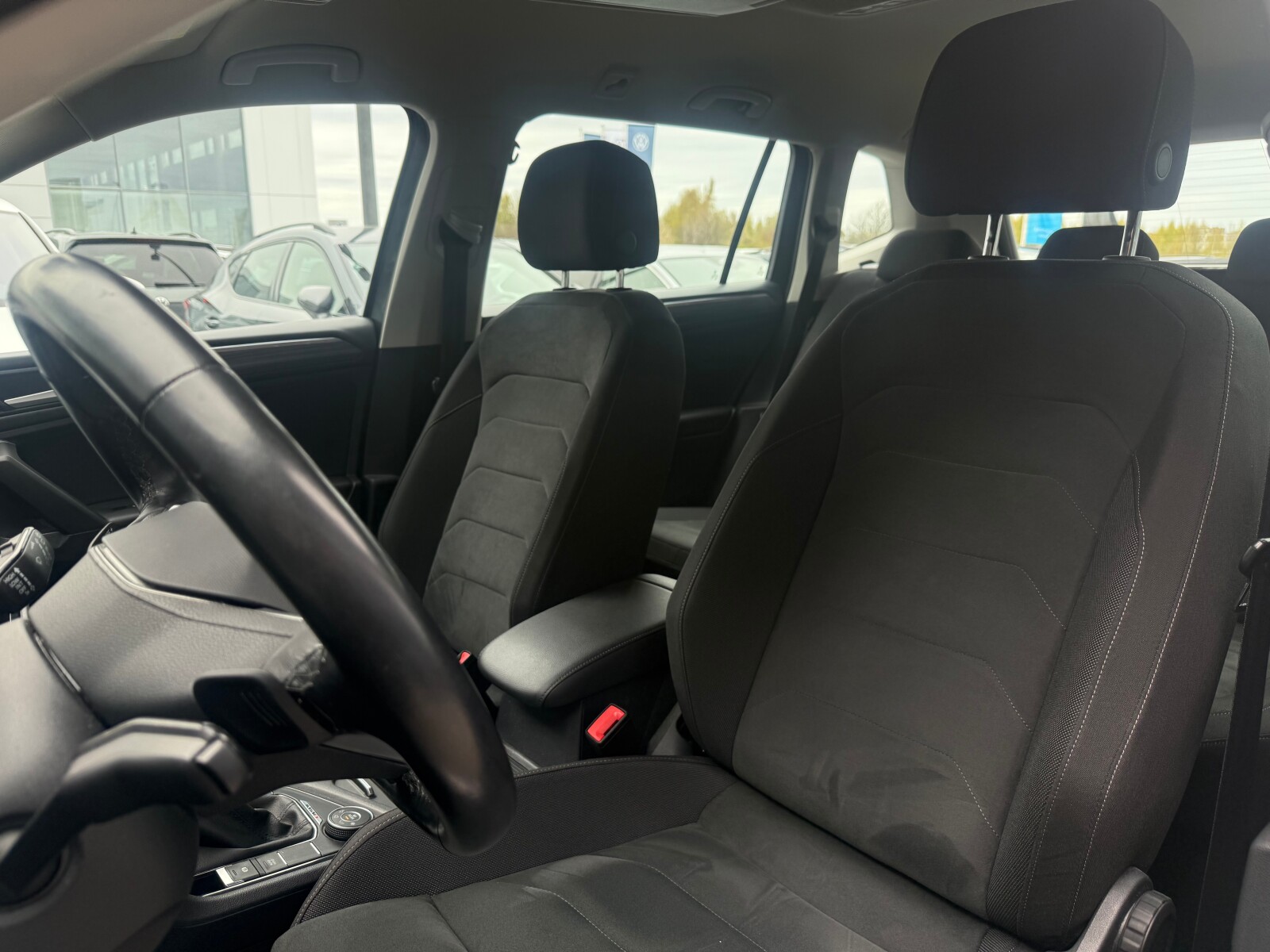 Volkswagen Tiguan Allspace - zdjęcie 12