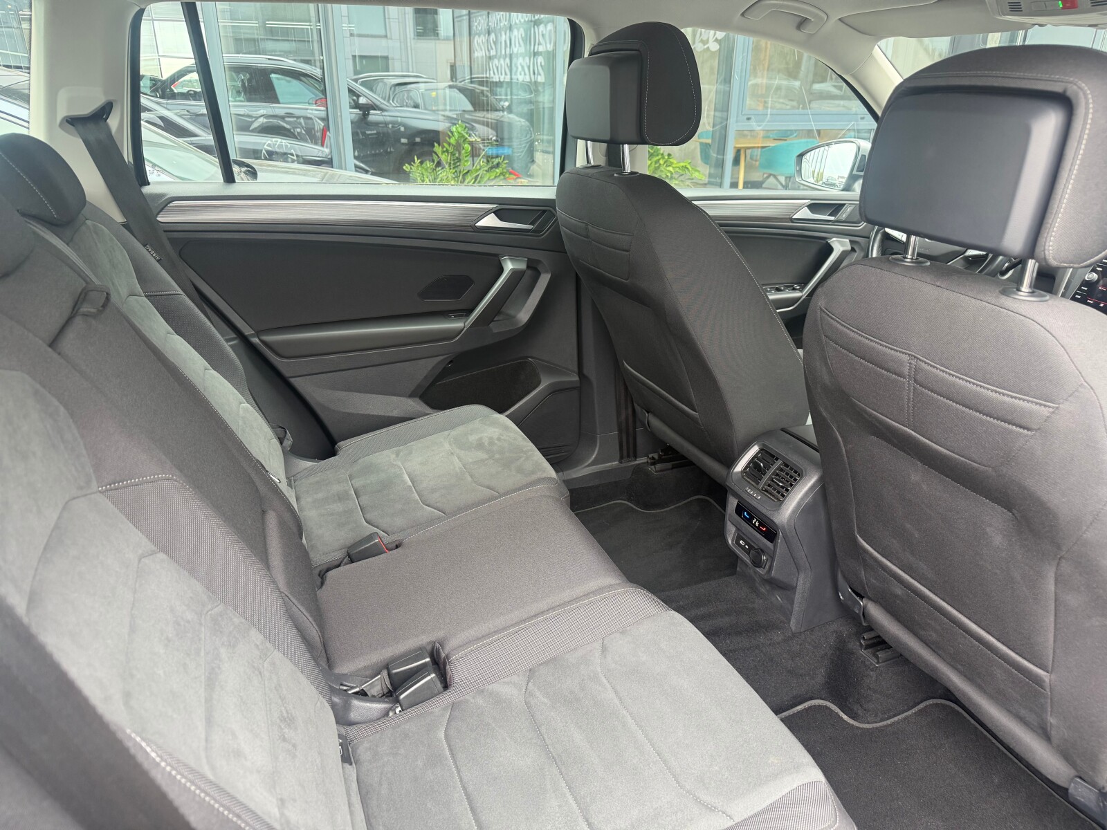 Volkswagen Tiguan Allspace - zdjęcie 15