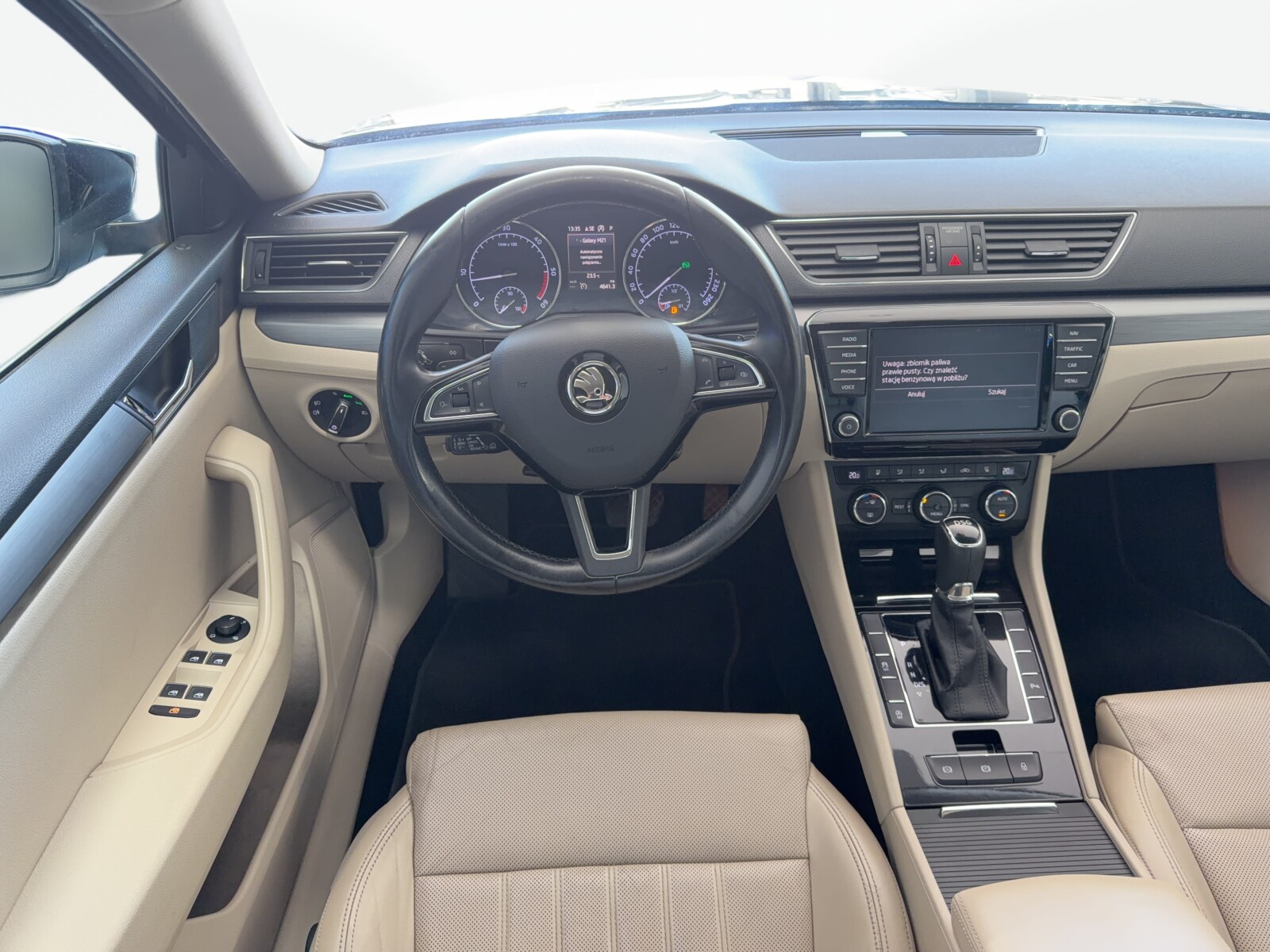 Škoda Superb Combi - zdjęcie 21