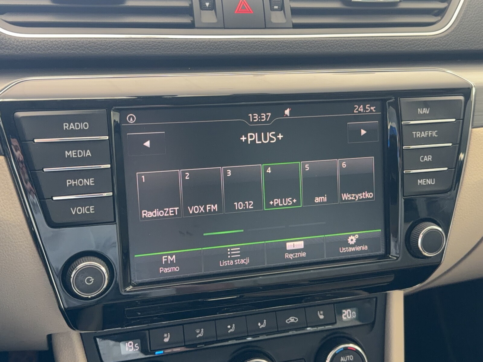 Škoda Superb Combi - zdjęcie 36