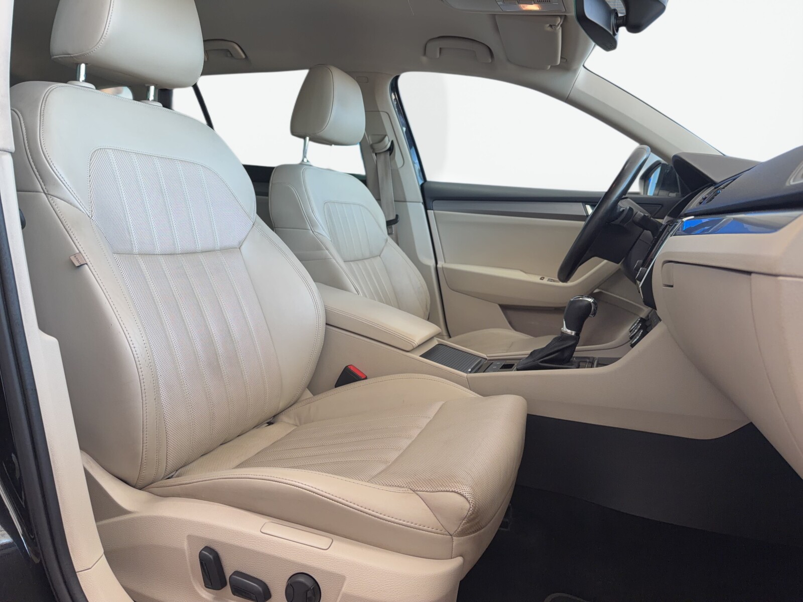 Škoda Superb Combi - zdjęcie 19