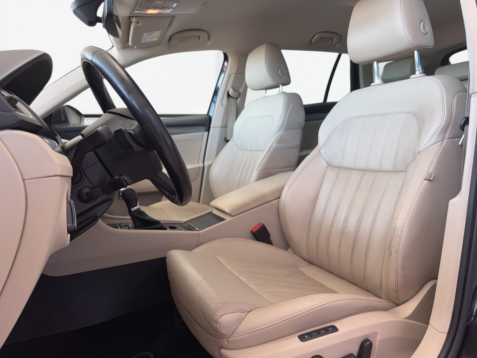 Škoda Superb Combi - zdjęcie 10