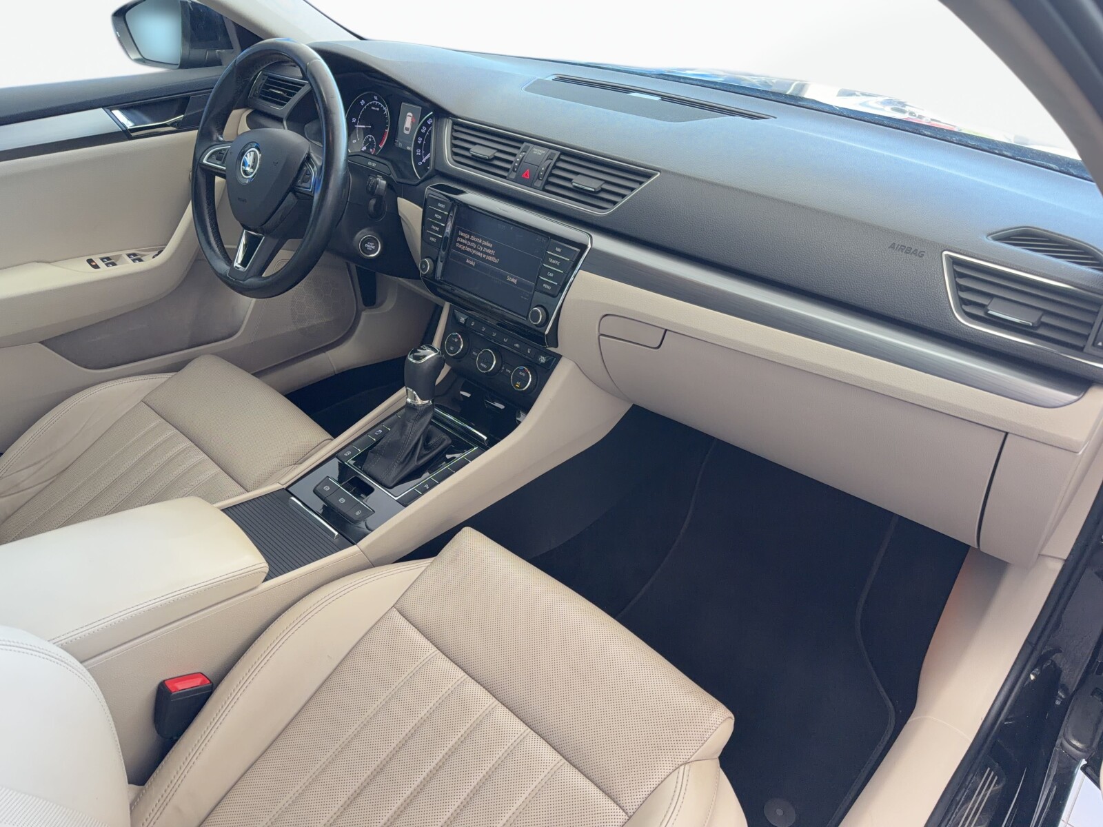 Škoda Superb Combi - zdjęcie 18