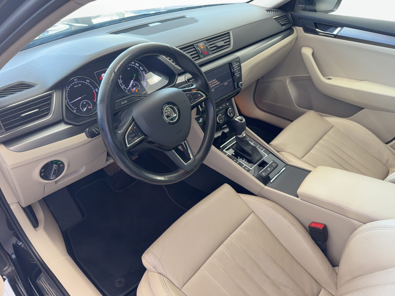 Škoda Superb Combi - zdjęcie 9