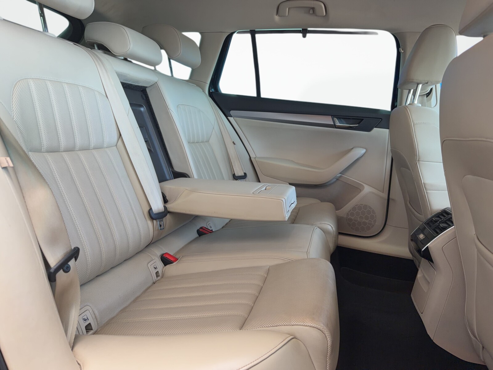 Škoda Superb Combi - zdjęcie 17