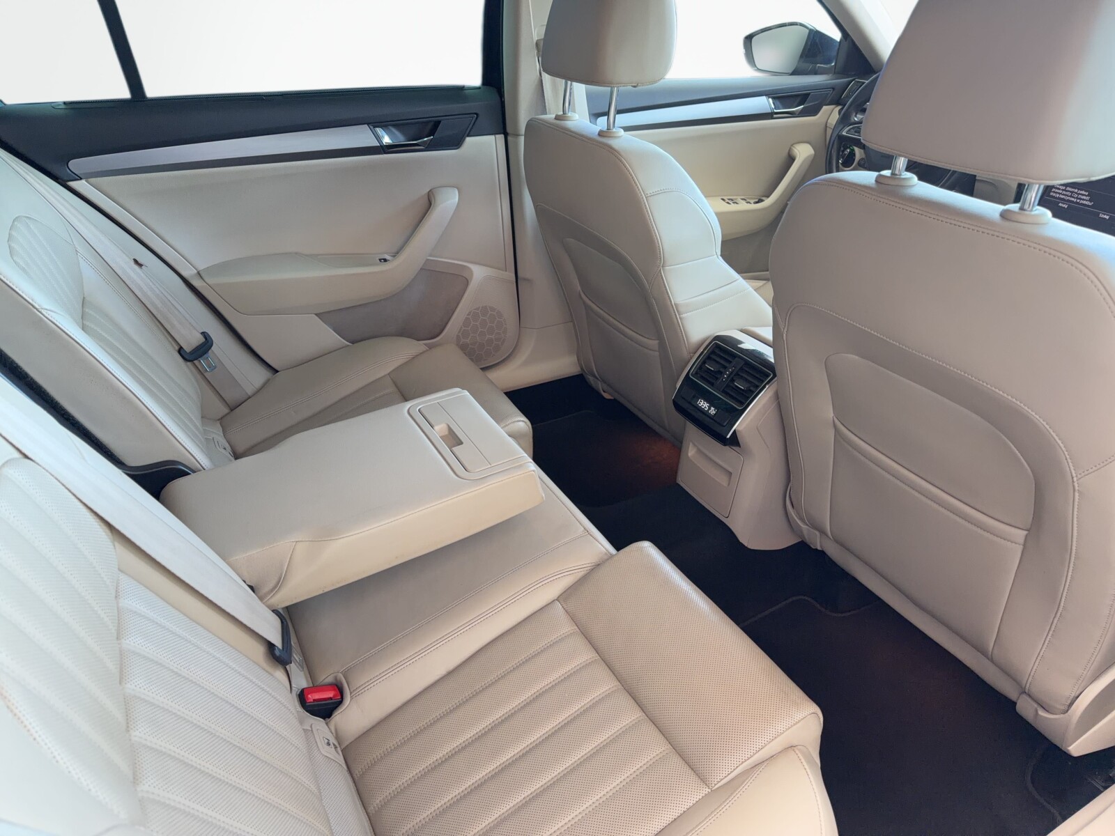 Škoda Superb Combi - zdjęcie 16