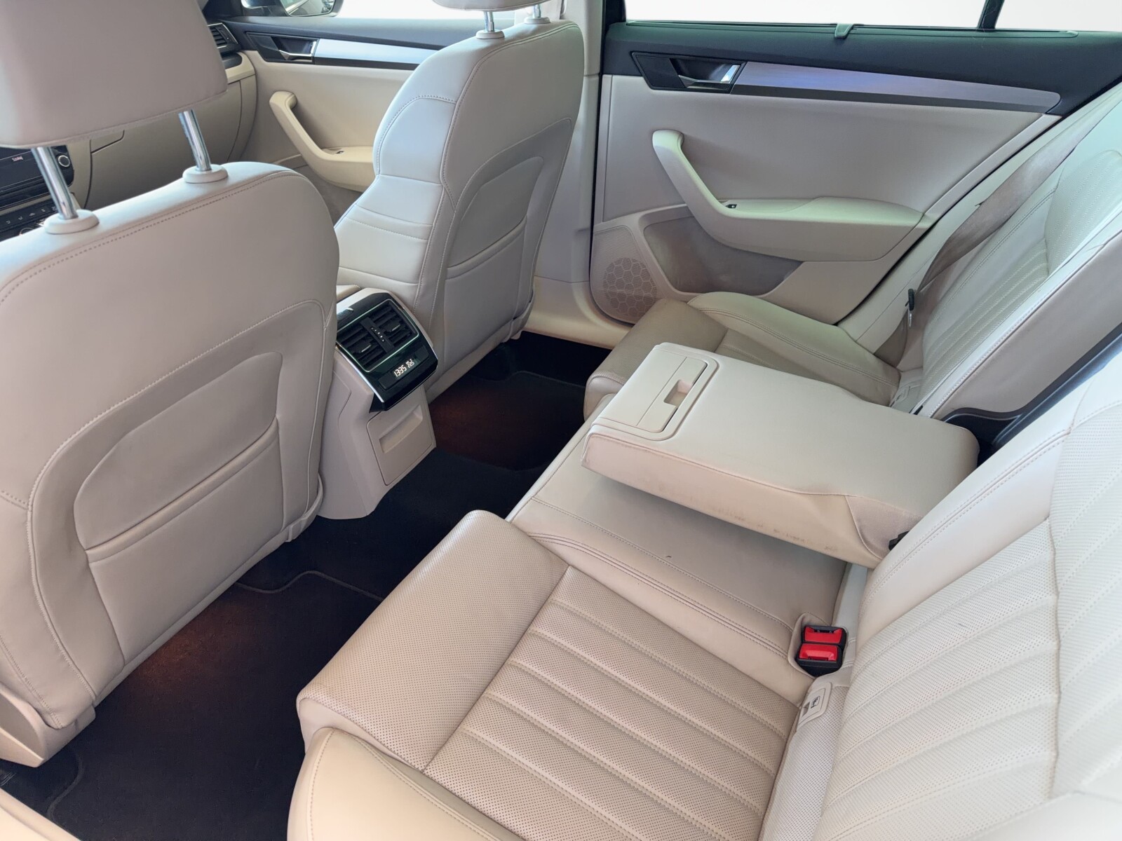 Škoda Superb Combi - zdjęcie 13