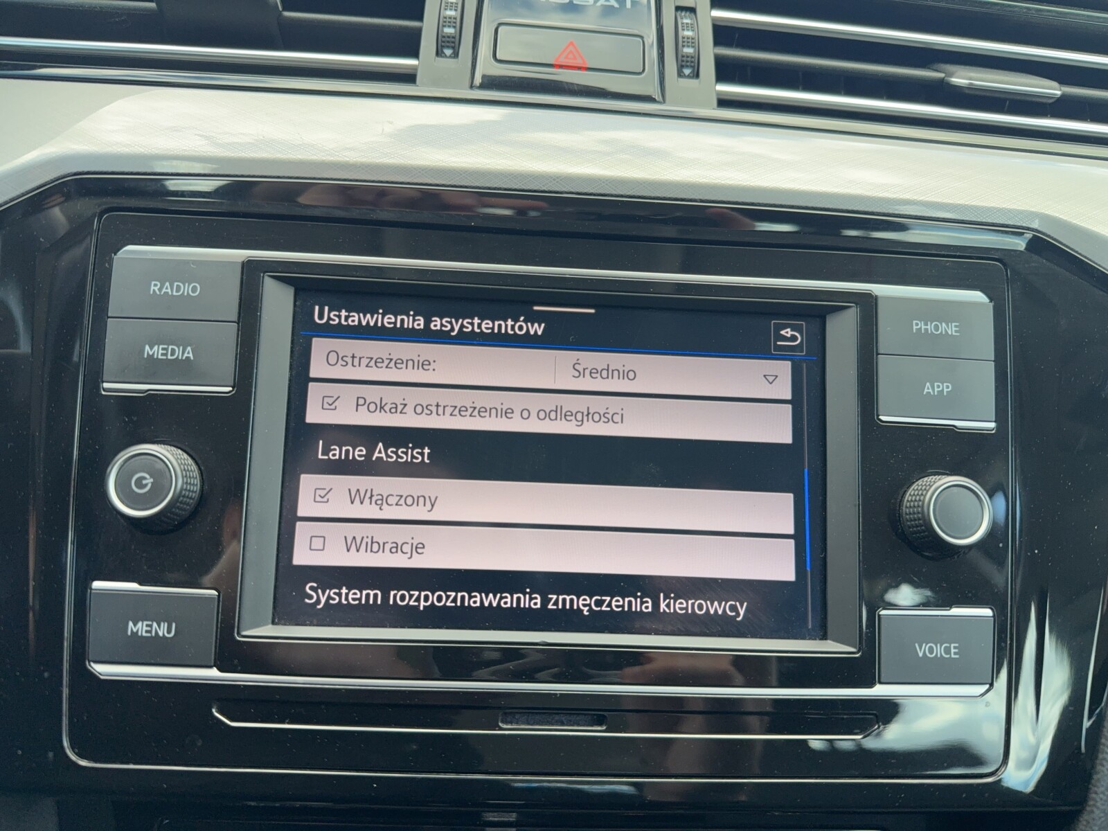 Volkswagen Passat - zdjęcie 30