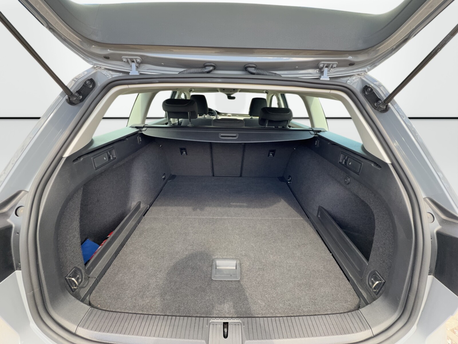 Volkswagen Passat - zdjęcie 33