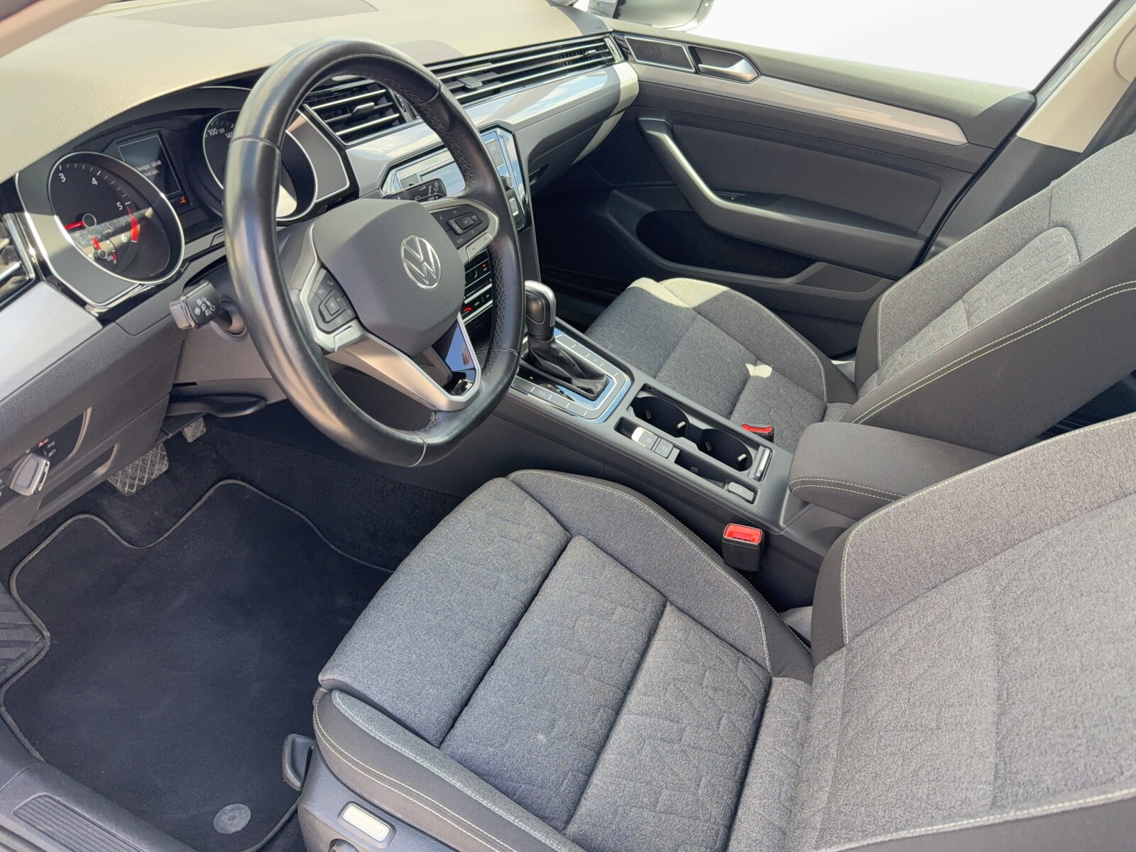 Volkswagen Passat - zdjęcie 9