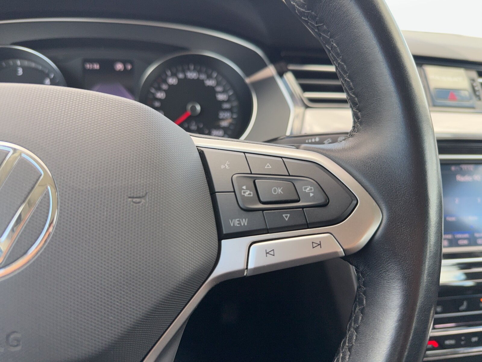 Volkswagen Passat - zdjęcie 23