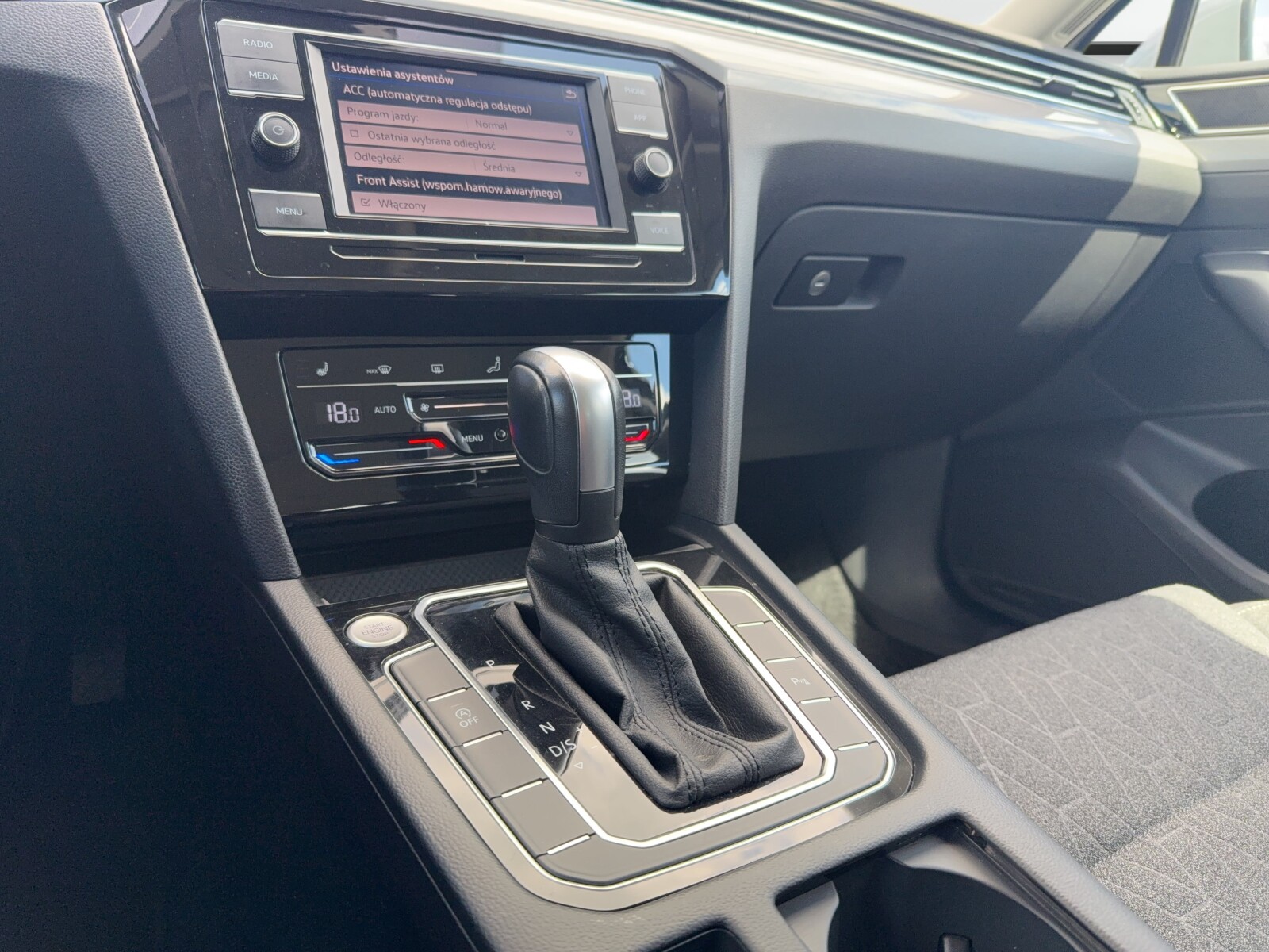 Volkswagen Passat - zdjęcie 17