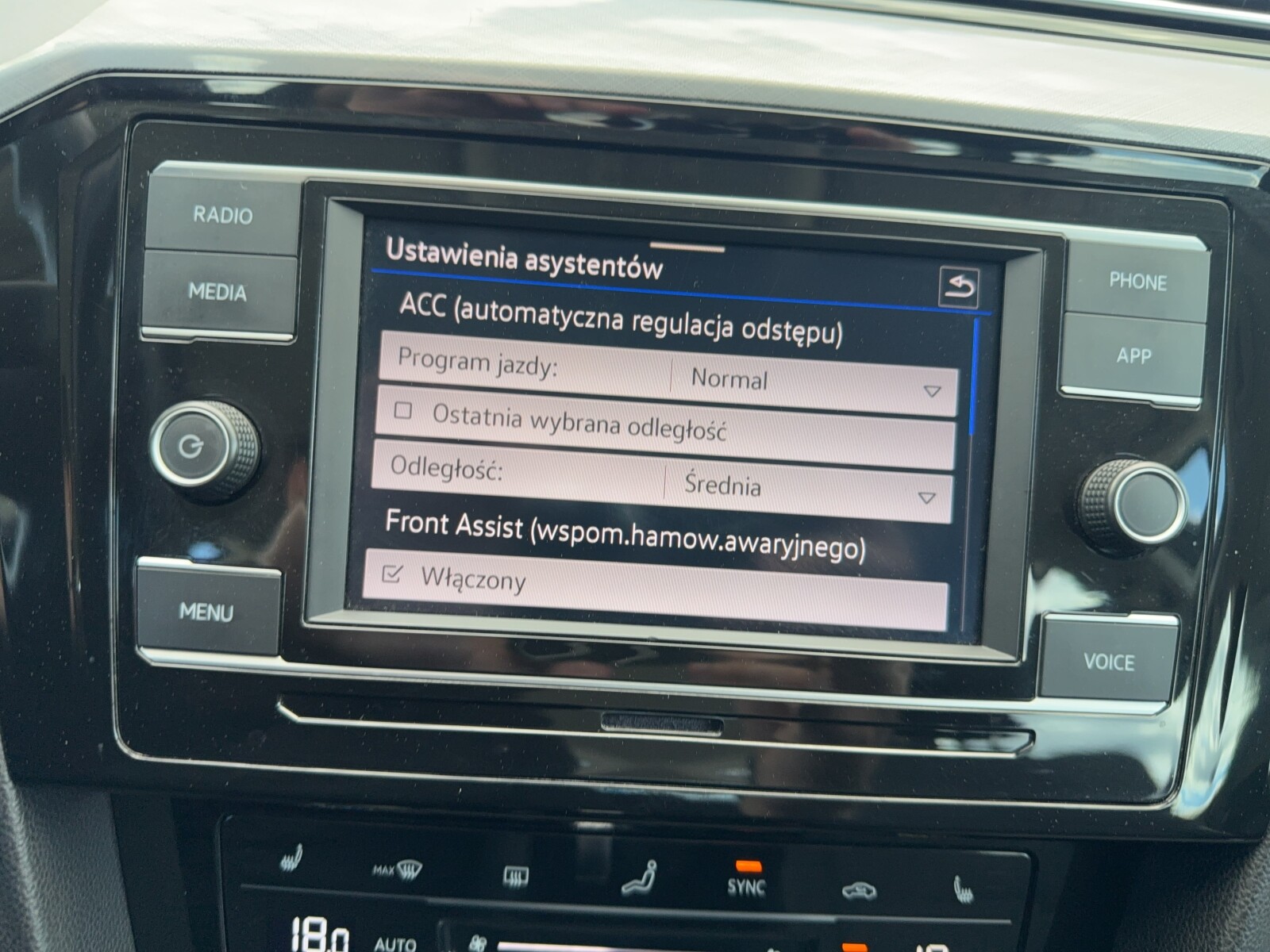 Volkswagen Passat - zdjęcie 29