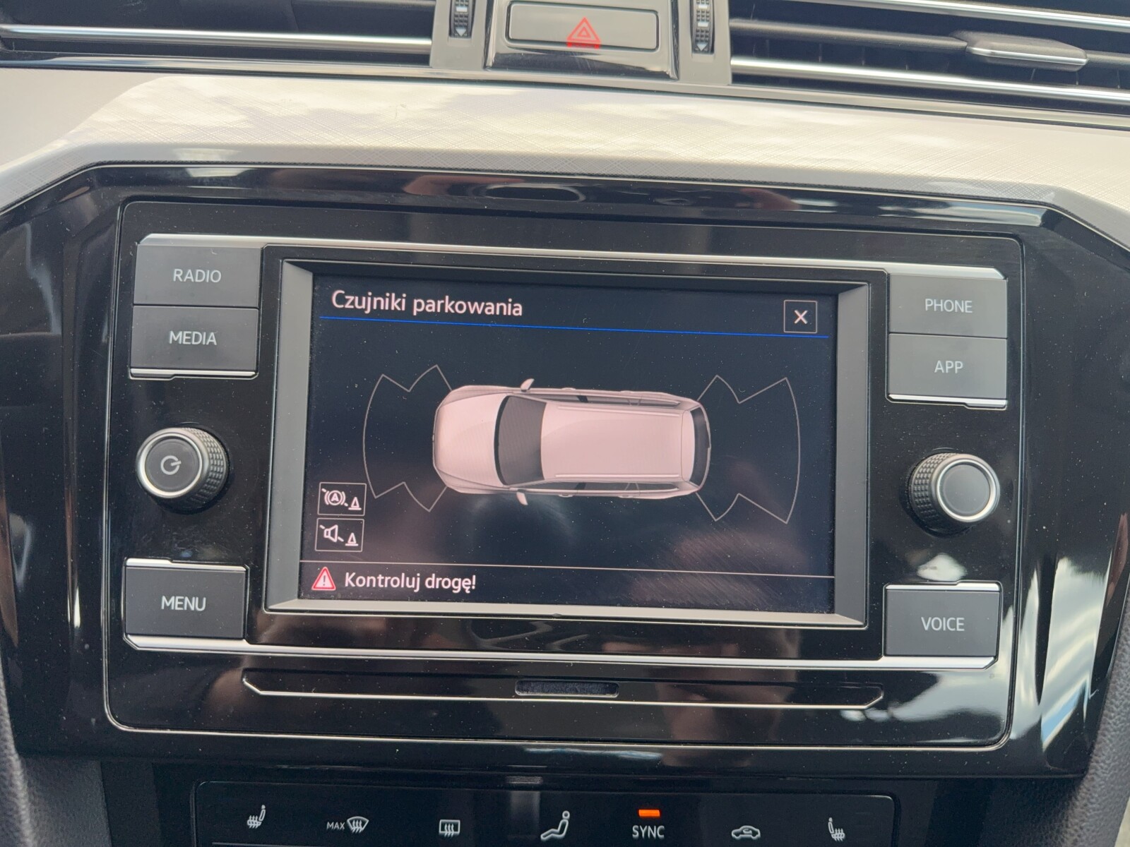 Volkswagen Passat - zdjęcie 28