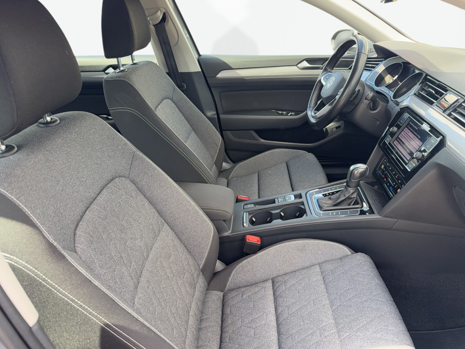 Volkswagen Passat - zdjęcie 12
