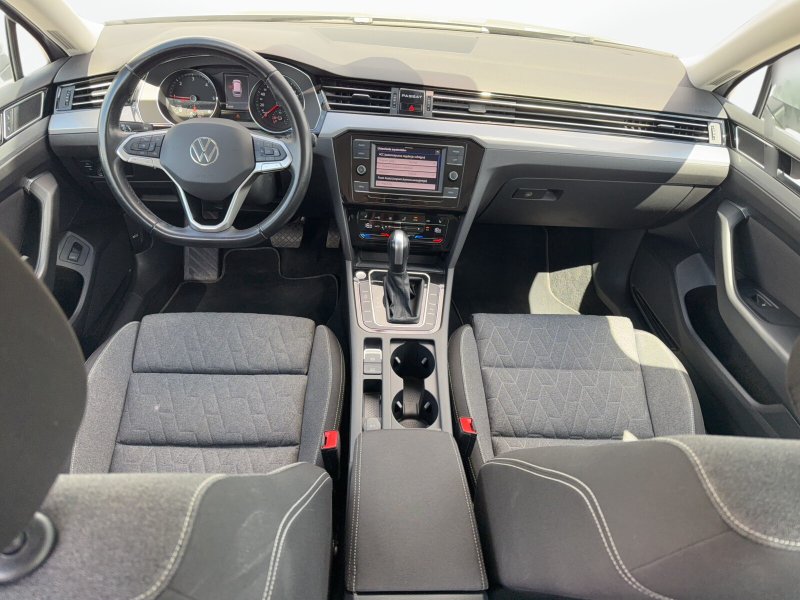 Volkswagen Passat - zdjęcie 10