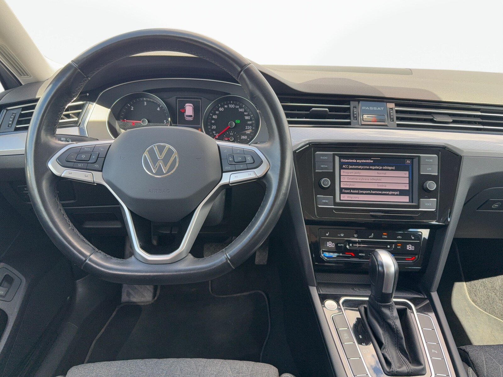 Volkswagen Passat - zdjęcie 11