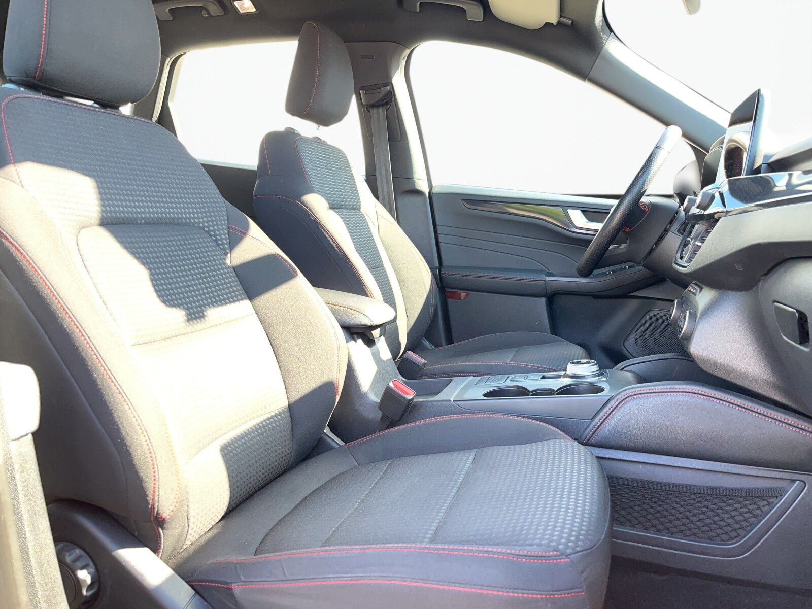 Ford Kuga - zdjęcie 25