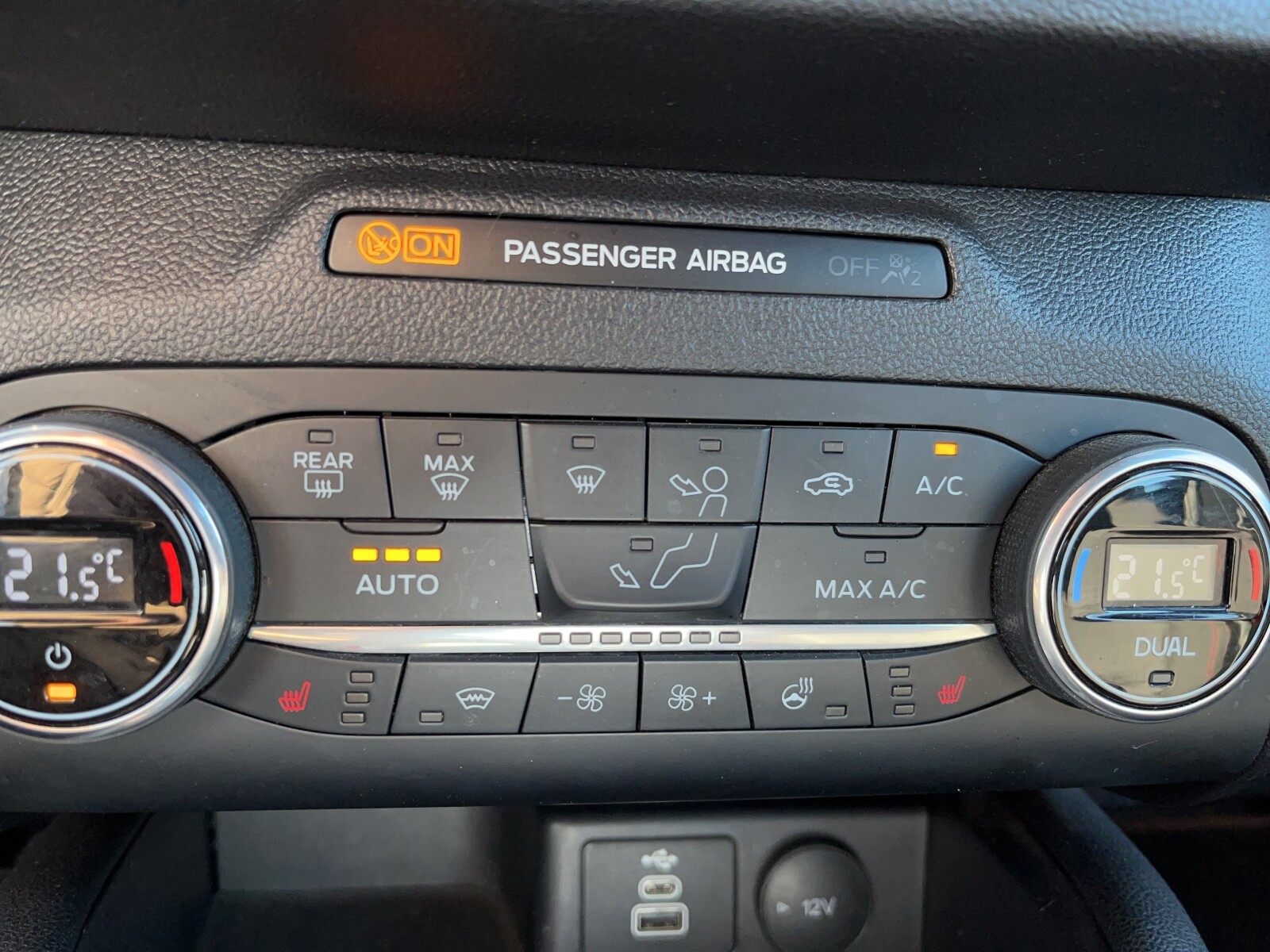 Ford Kuga - zdjęcie 32