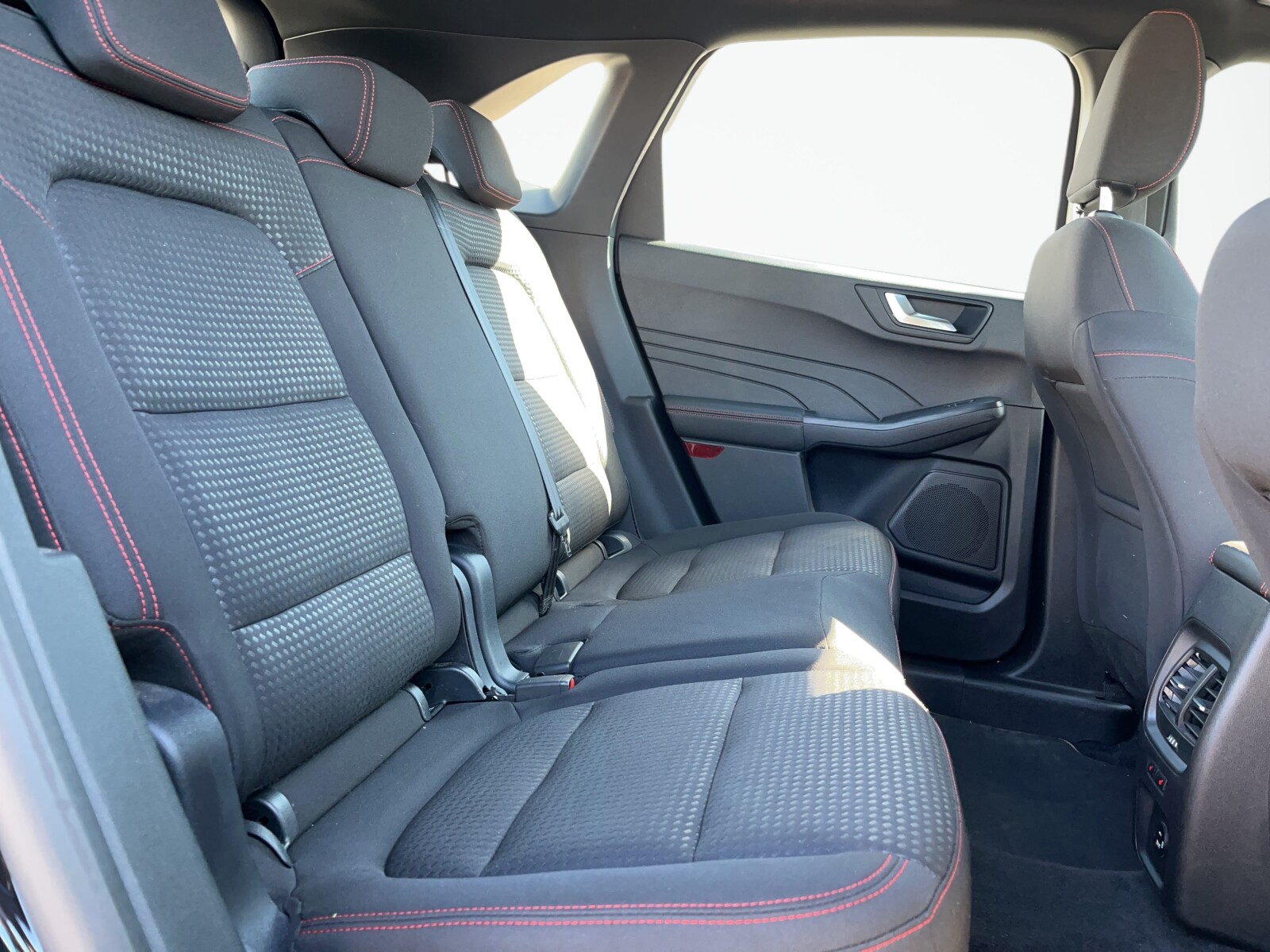 Ford Kuga - zdjęcie 22