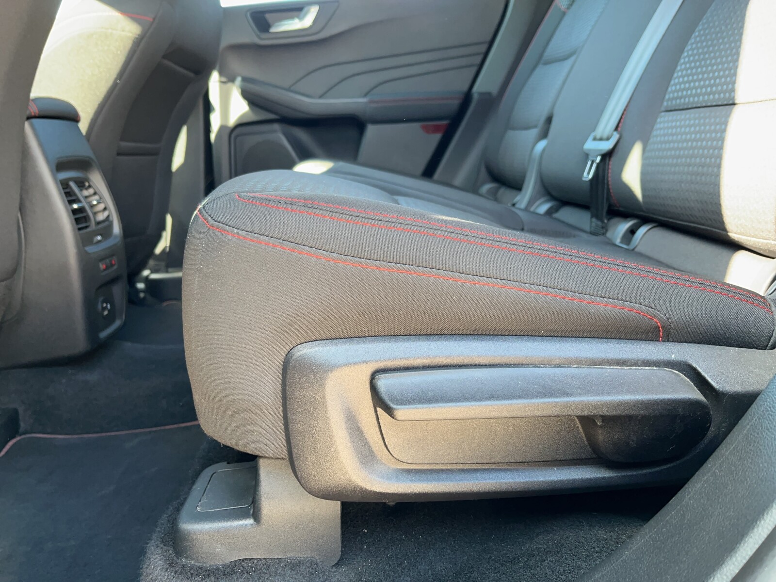 Ford Kuga - zdjęcie 14