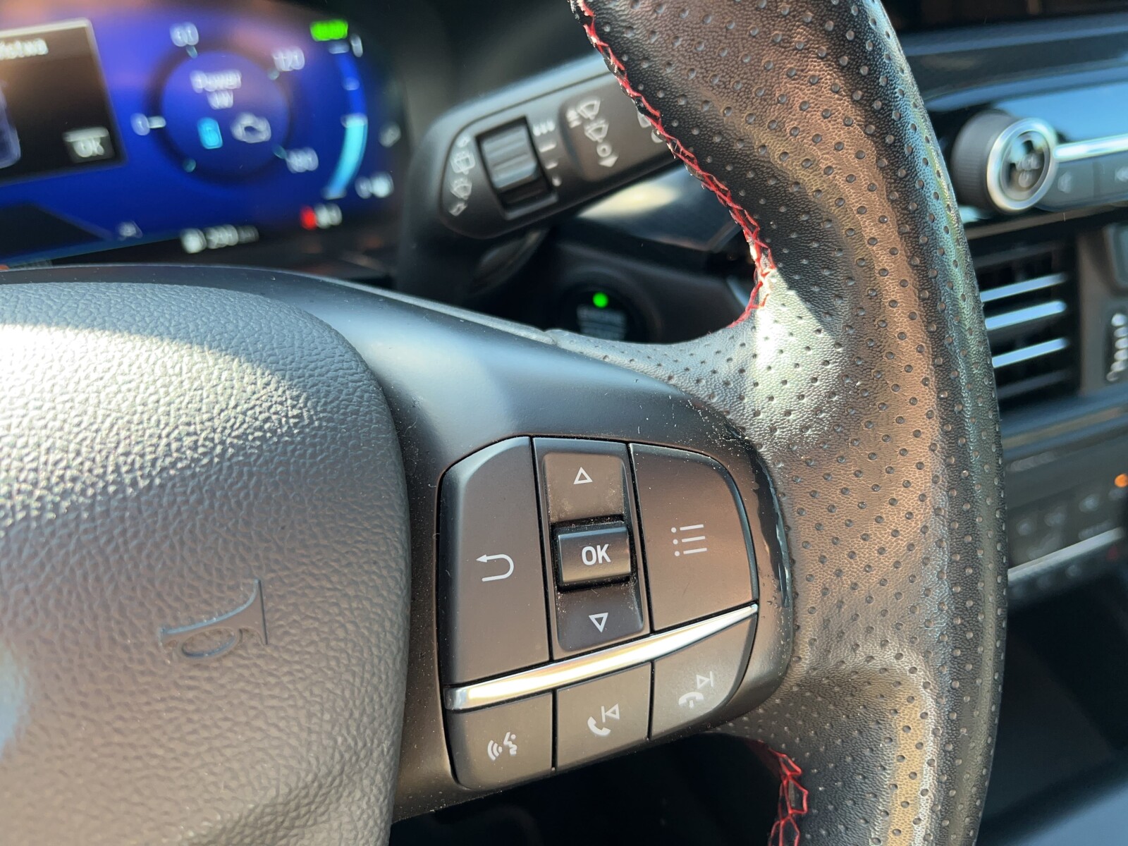 Ford Kuga - zdjęcie 29