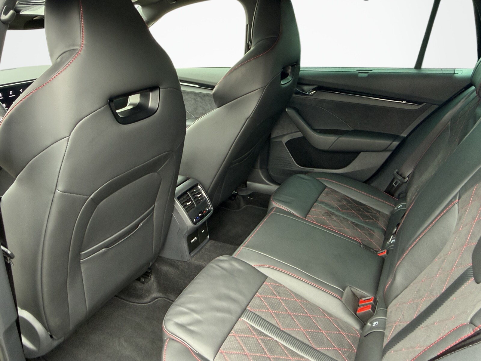 Škoda Octavia Combi - zdjęcie 20