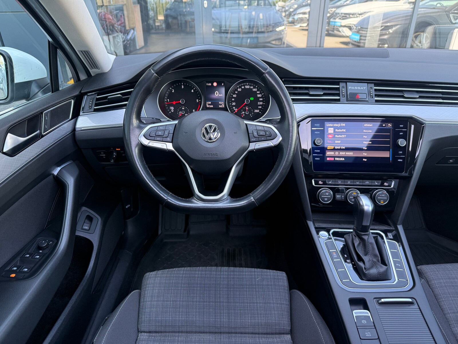 Volkswagen Passat Variant - zdjęcie 10