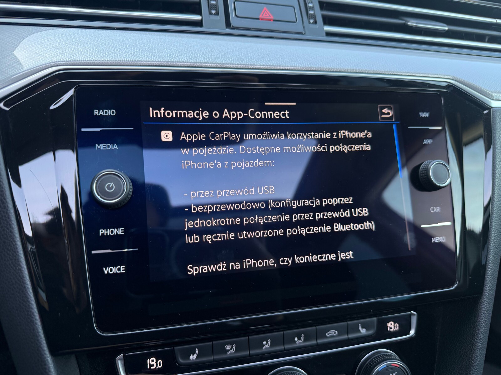 Volkswagen Passat Variant - zdjęcie 34