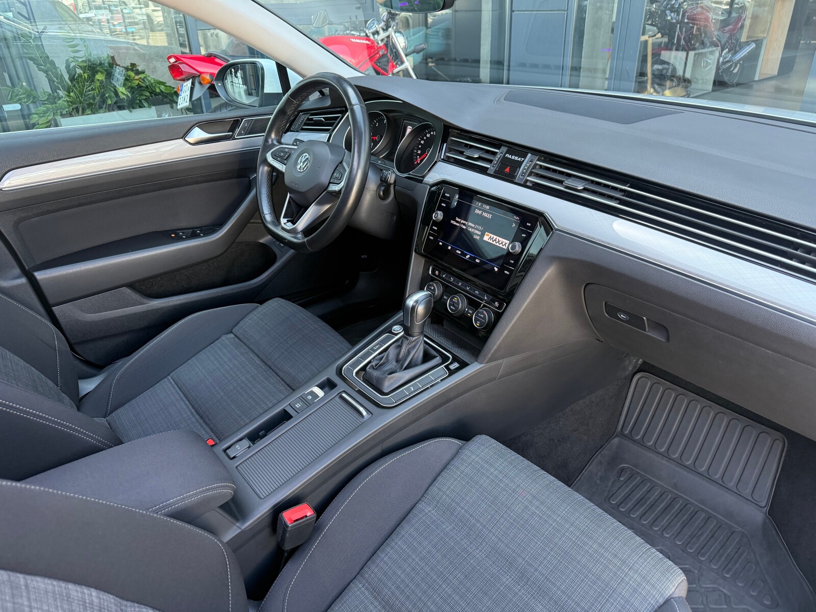 Volkswagen Passat Variant - zdjęcie 17