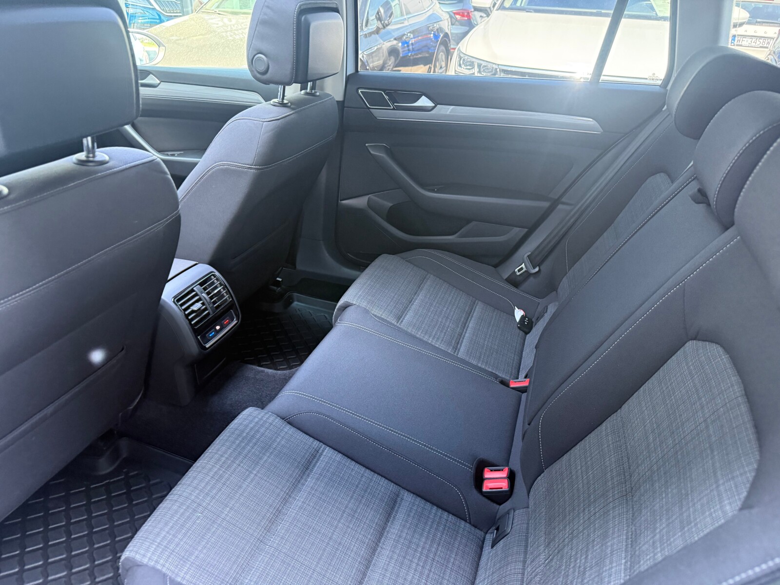 Volkswagen Passat Variant - zdjęcie 13