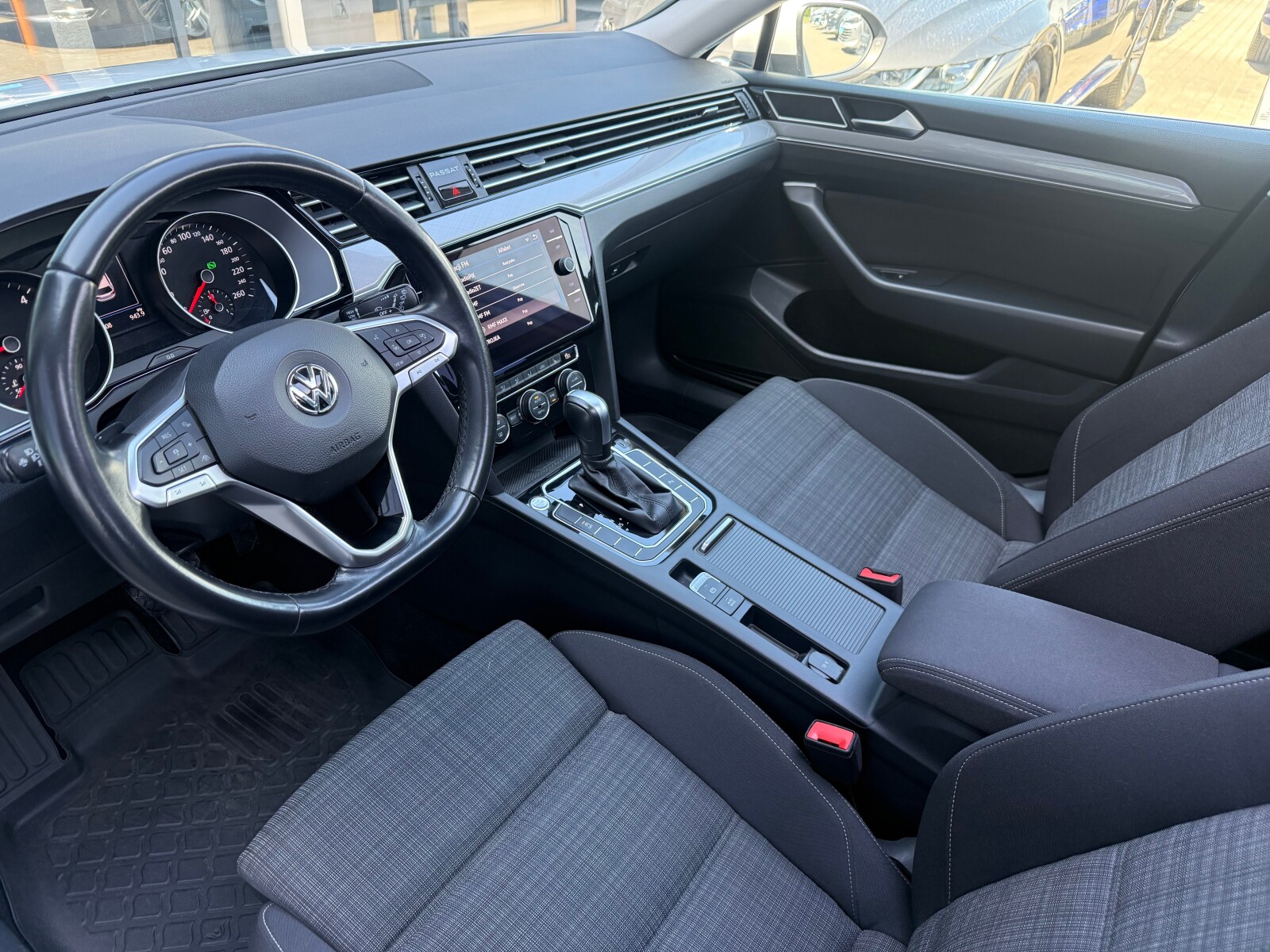 Volkswagen Passat Variant - zdjęcie 11