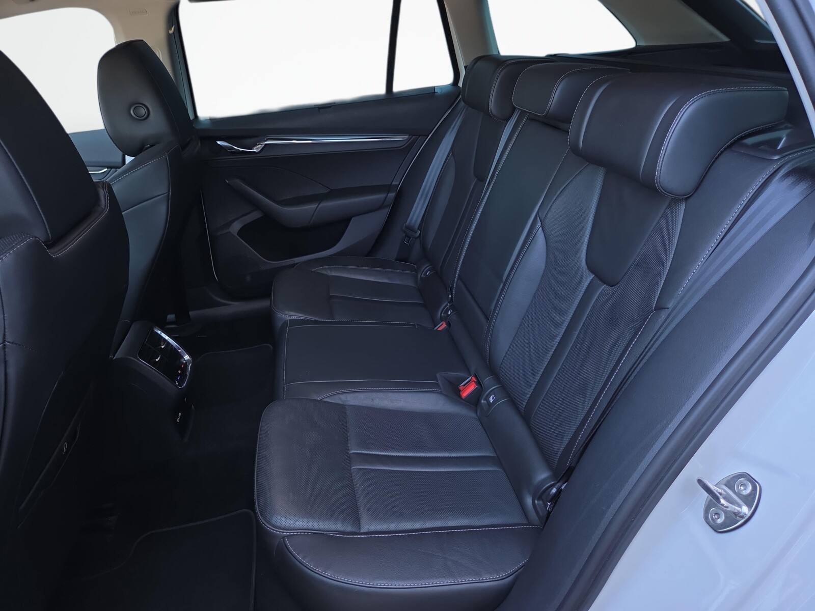 Škoda Octavia Combi - zdjęcie 12
